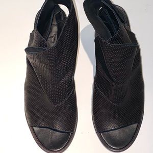 LD TUTTLE “The Bow” Perforated Black Leather Peep-toe Sandals Size US 7 / 37